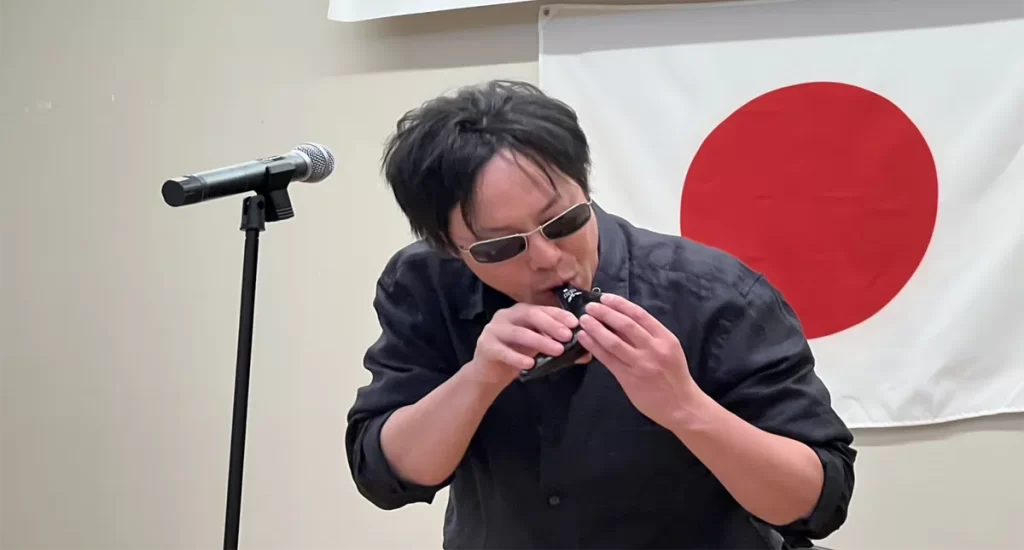 上垣による音楽披露
